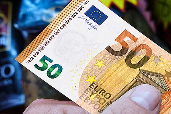 Le billet de 50 euros fait peau neuve - France Bleu